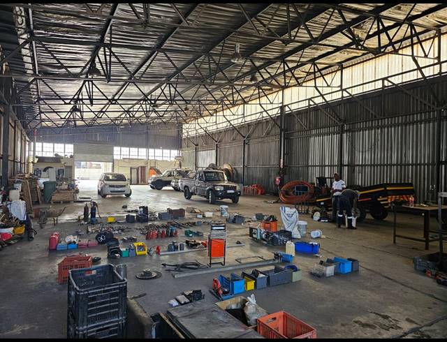 650M² FACTORY TO LET IN ROODEKOP
